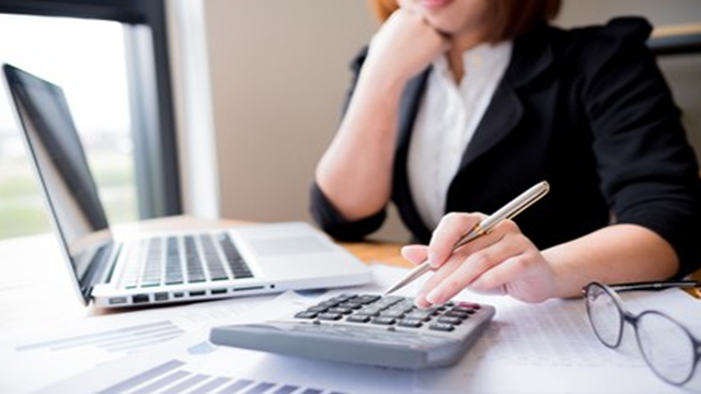 How to save on accounting and bookkeeping costs for small businesses